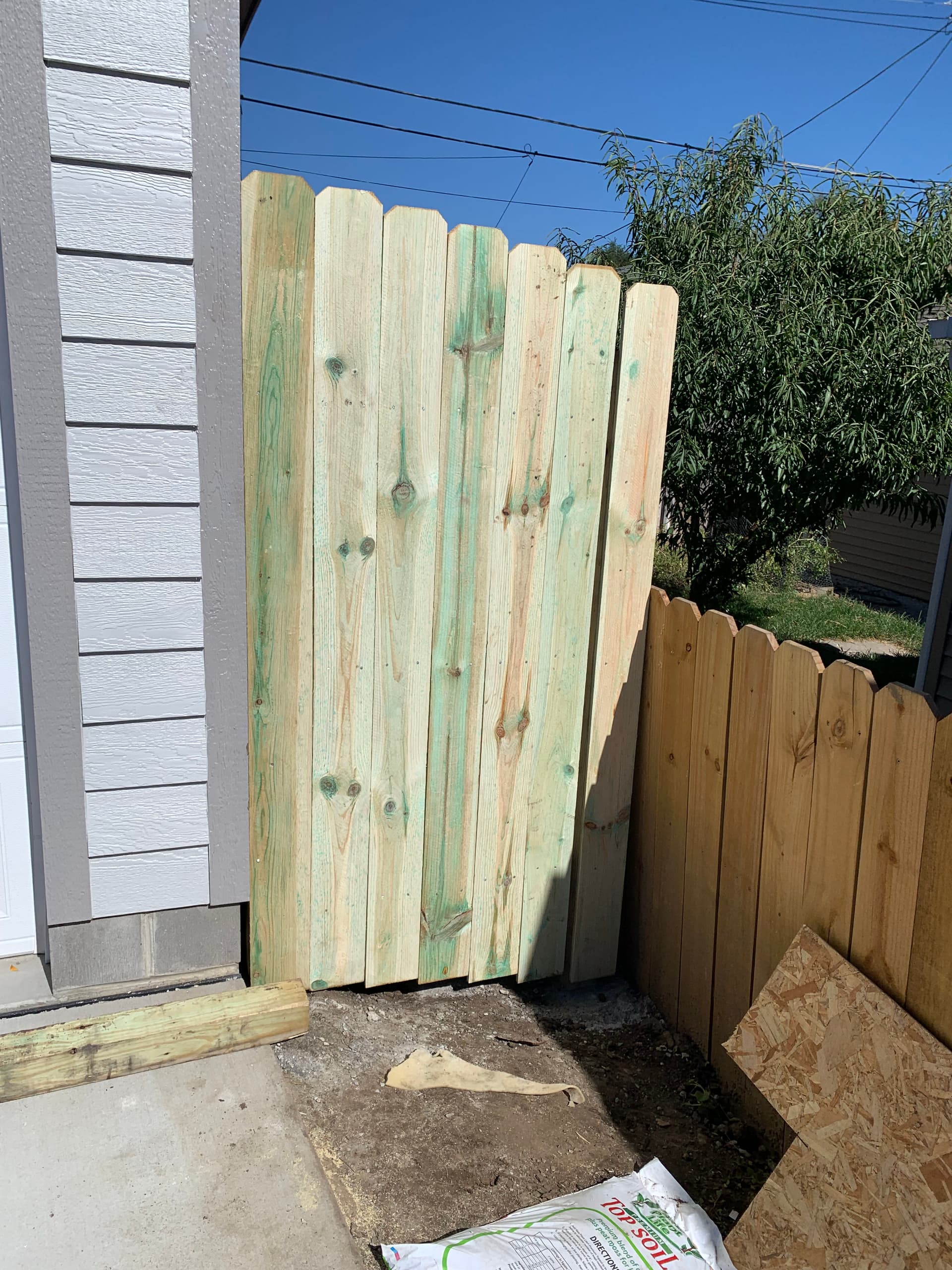 Gallery photos for Full Fence Replacement with New Gates on Both Sides of Detached Garage: Image #5