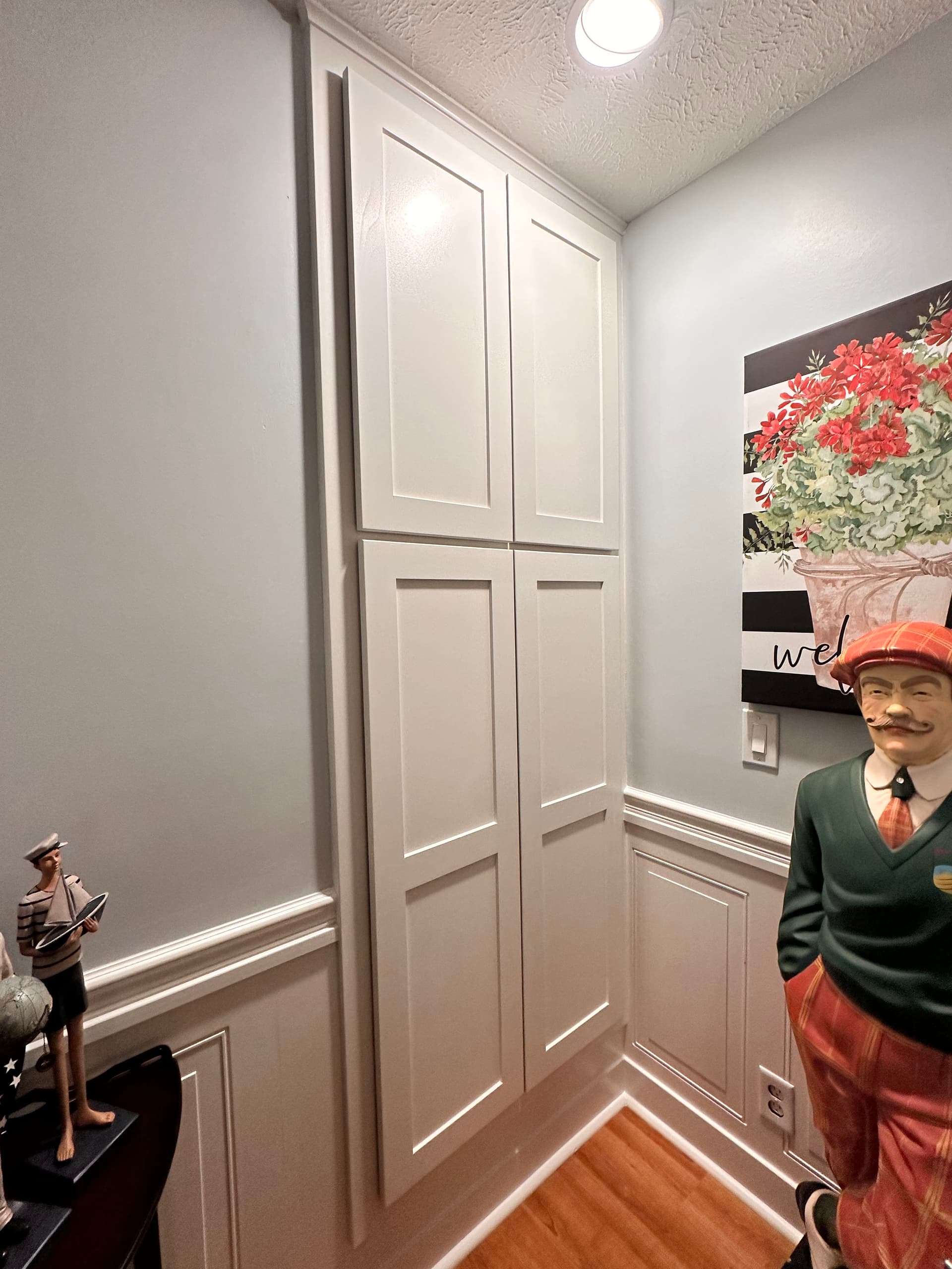 Gallery photos for Living Room Wainscoting That Takes a Plain Wall to Polished: Image #4