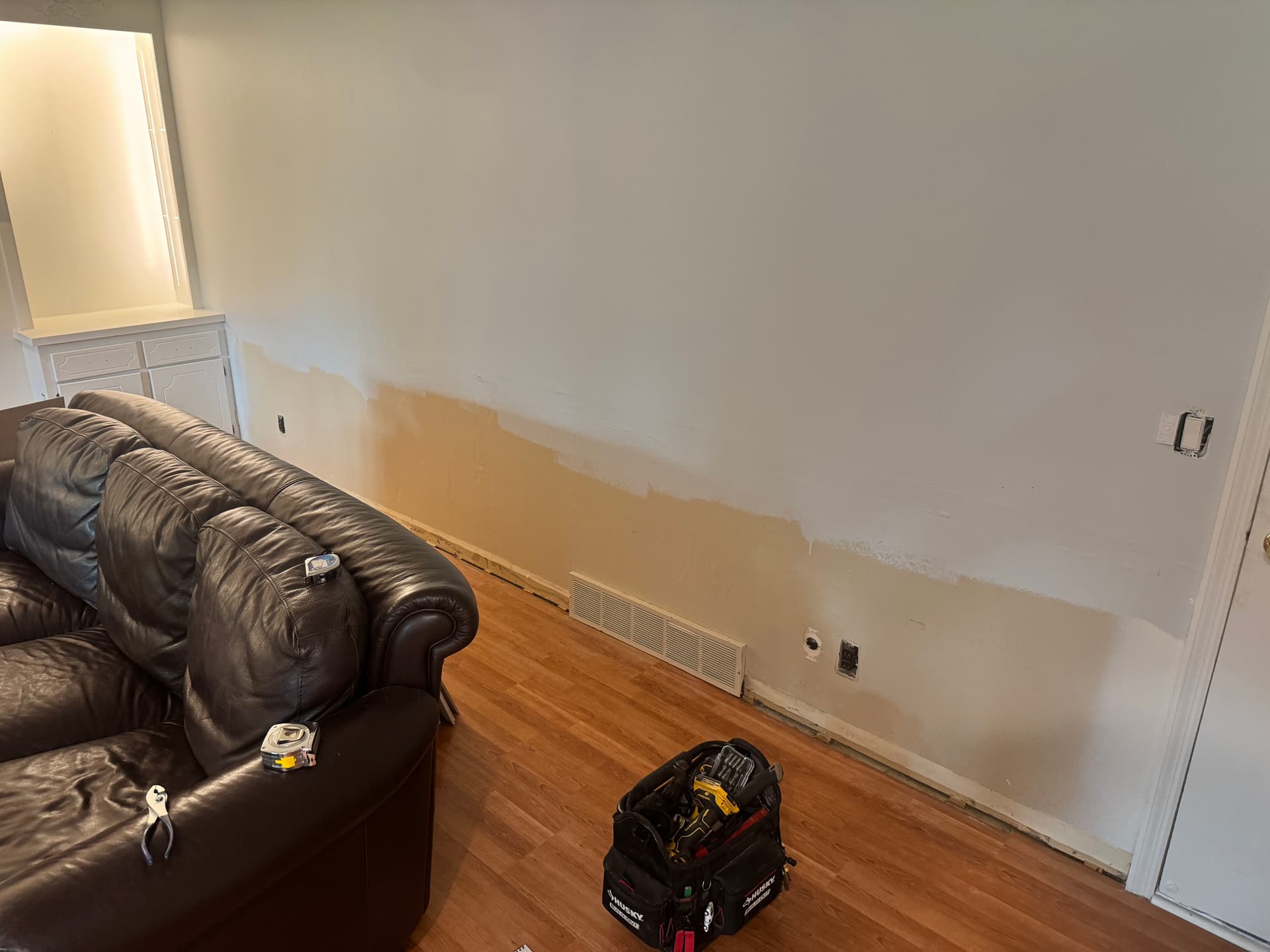 Gallery photos for Living Room Wainscoting That Takes a Plain Wall to Polished: Image #3