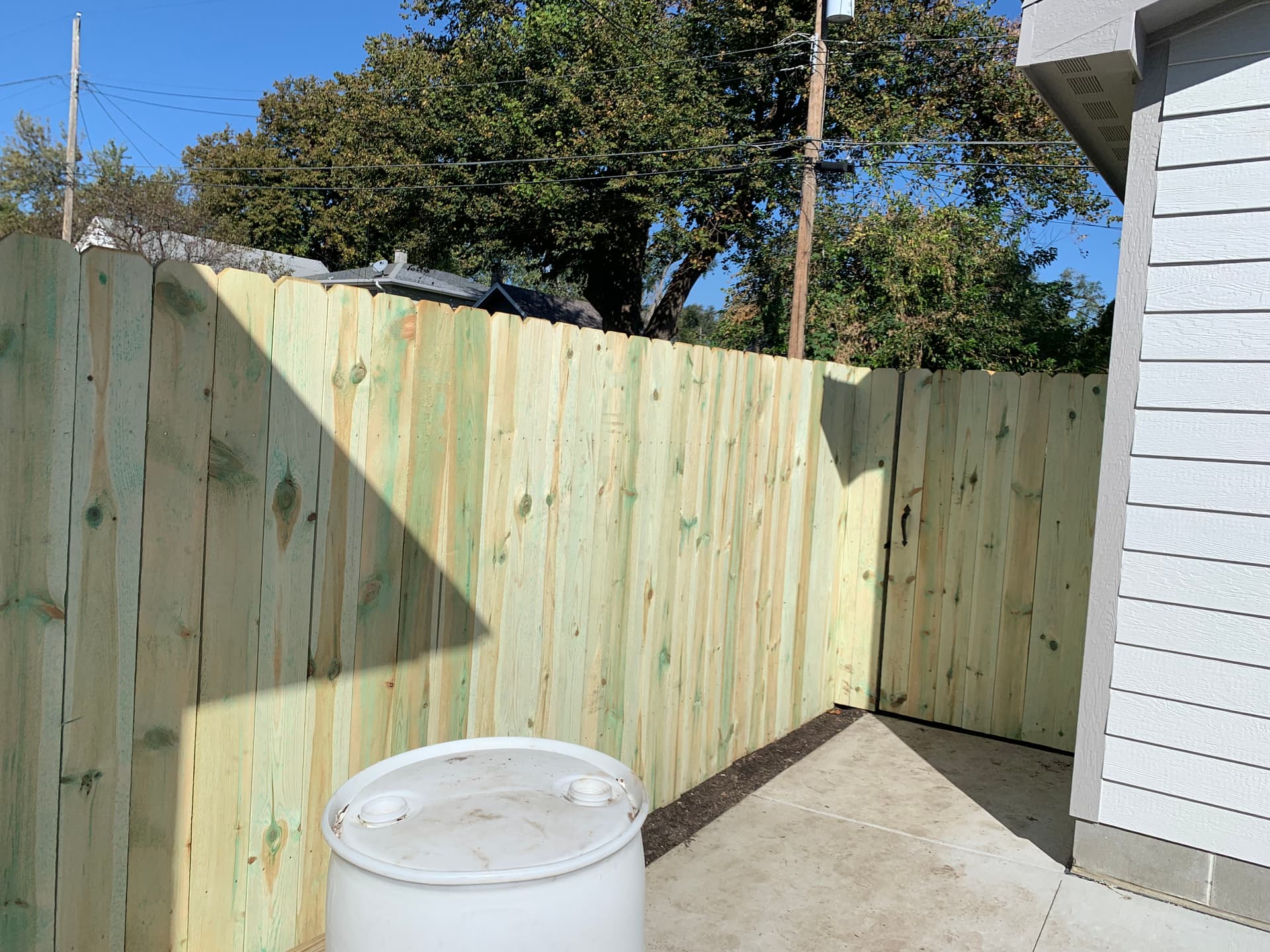 Gallery photos for Full Fence Replacement with New Gates on Both Sides of Detached Garage: Image #1