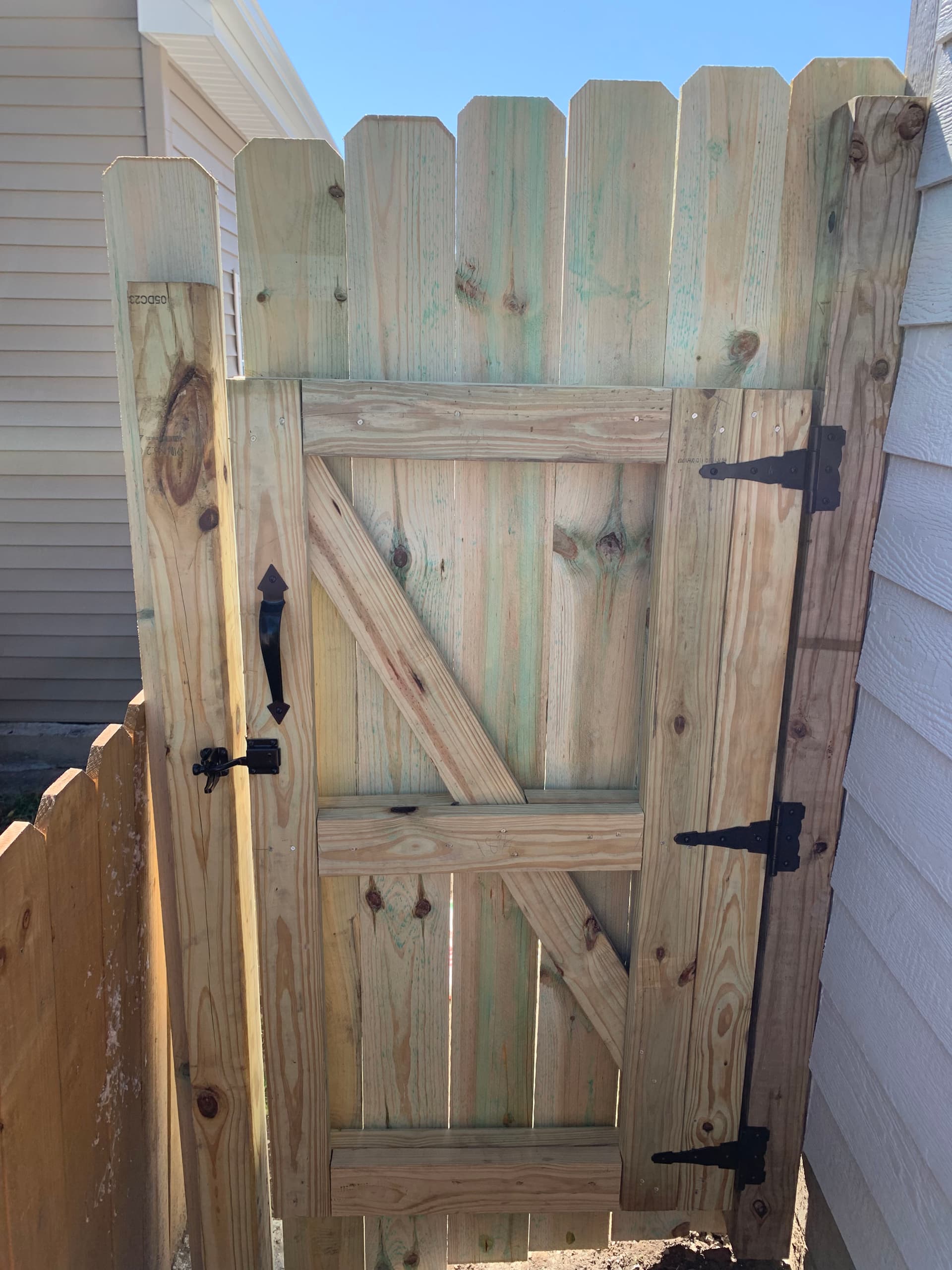 Gallery photos for Full Fence Replacement with New Gates on Both Sides of Detached Garage: Image #4