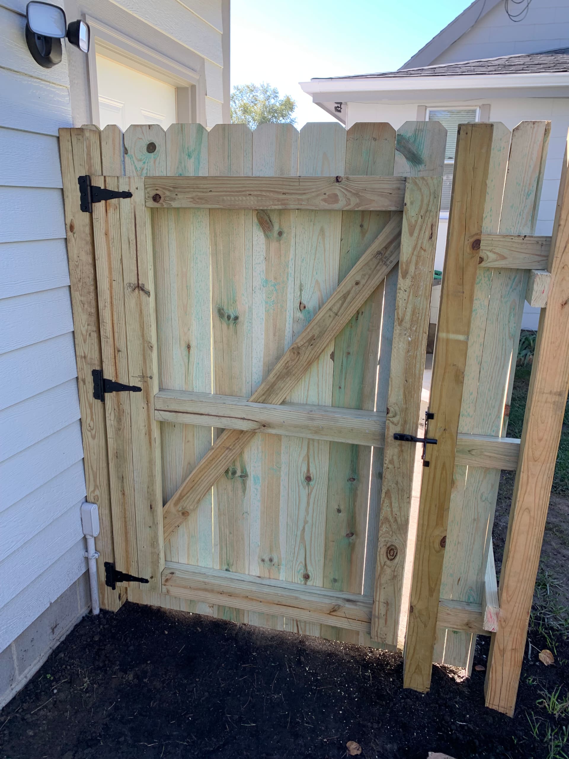 Gallery photos for Full Fence Replacement with New Gates on Both Sides of Detached Garage: Image #3
