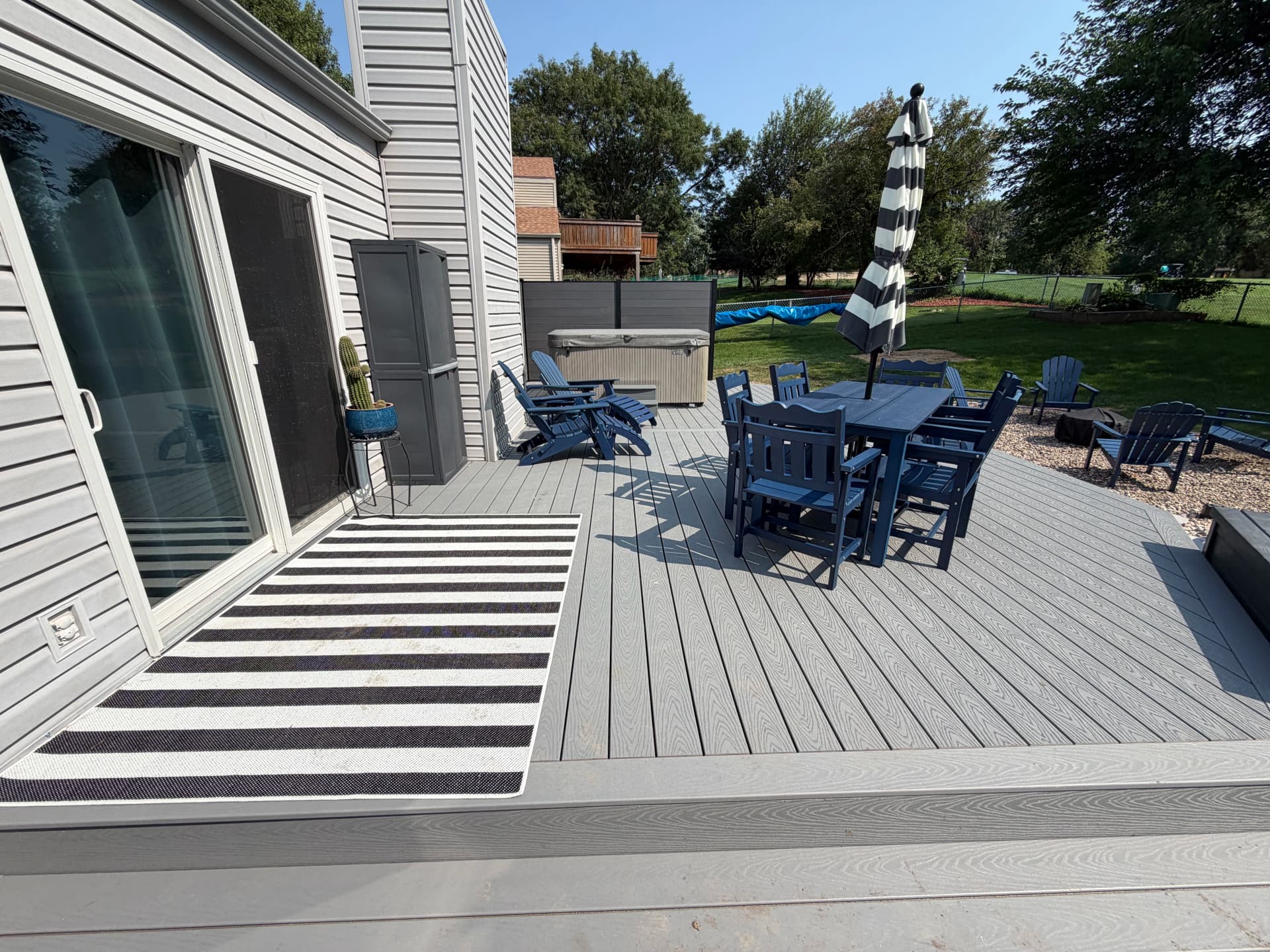 Gallery photos for Worn-Out Deck Gets a Full Rebuild with Trex Composite and Privacy Walls: Image #7
