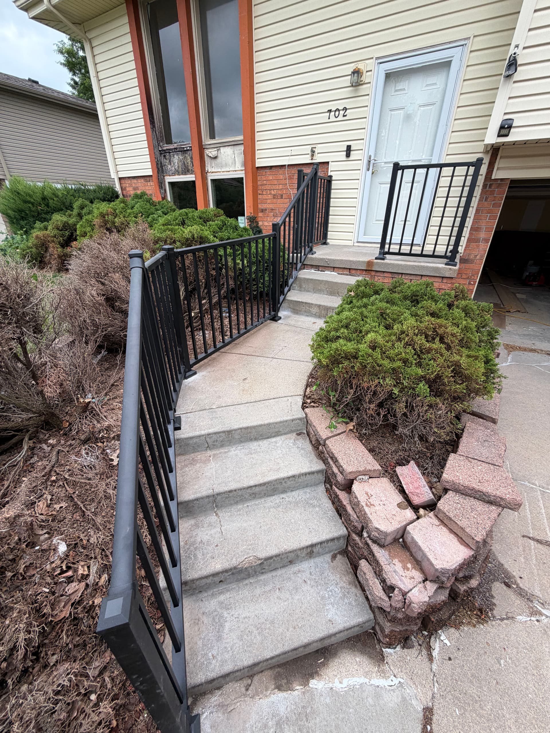 Rusted Front Entry Railing Replaced With Westbury Aluminum