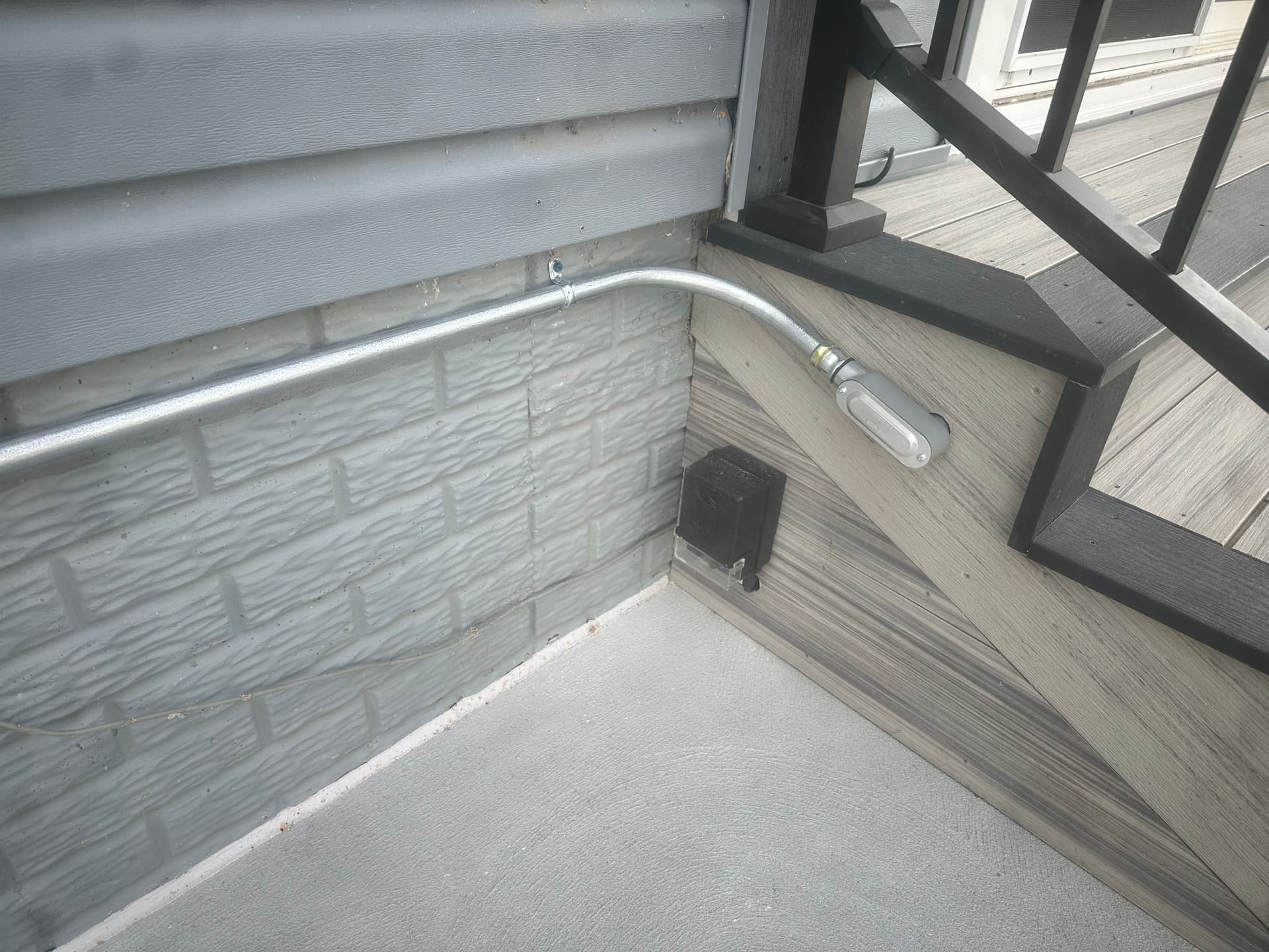 Gallery photos for Box-Frame Stair Build with Westbury Aluminum Railing: Image #7