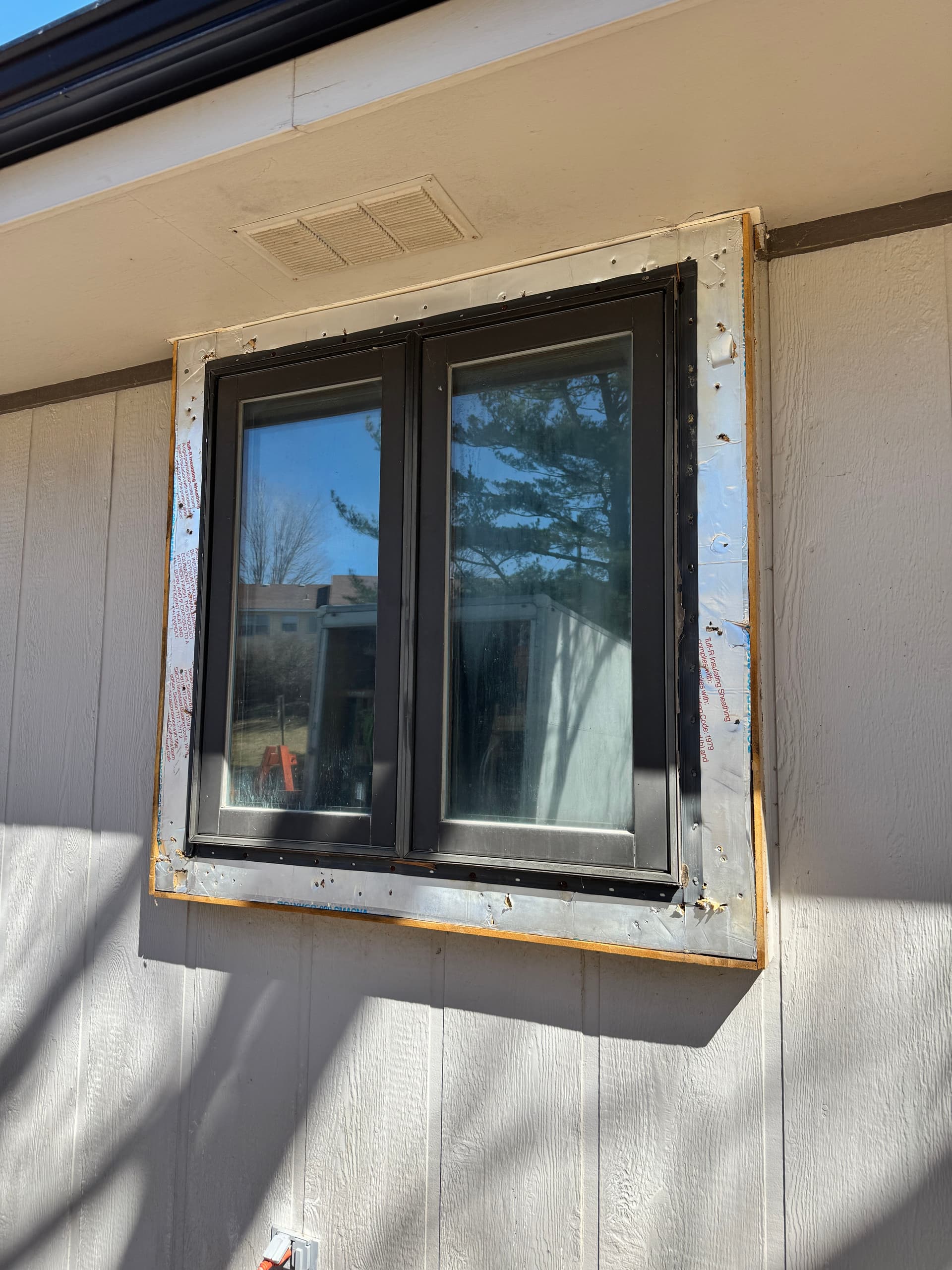 Gallery photos for Bow Window Replaced with a Bold New Bay Window Setup: Image #5