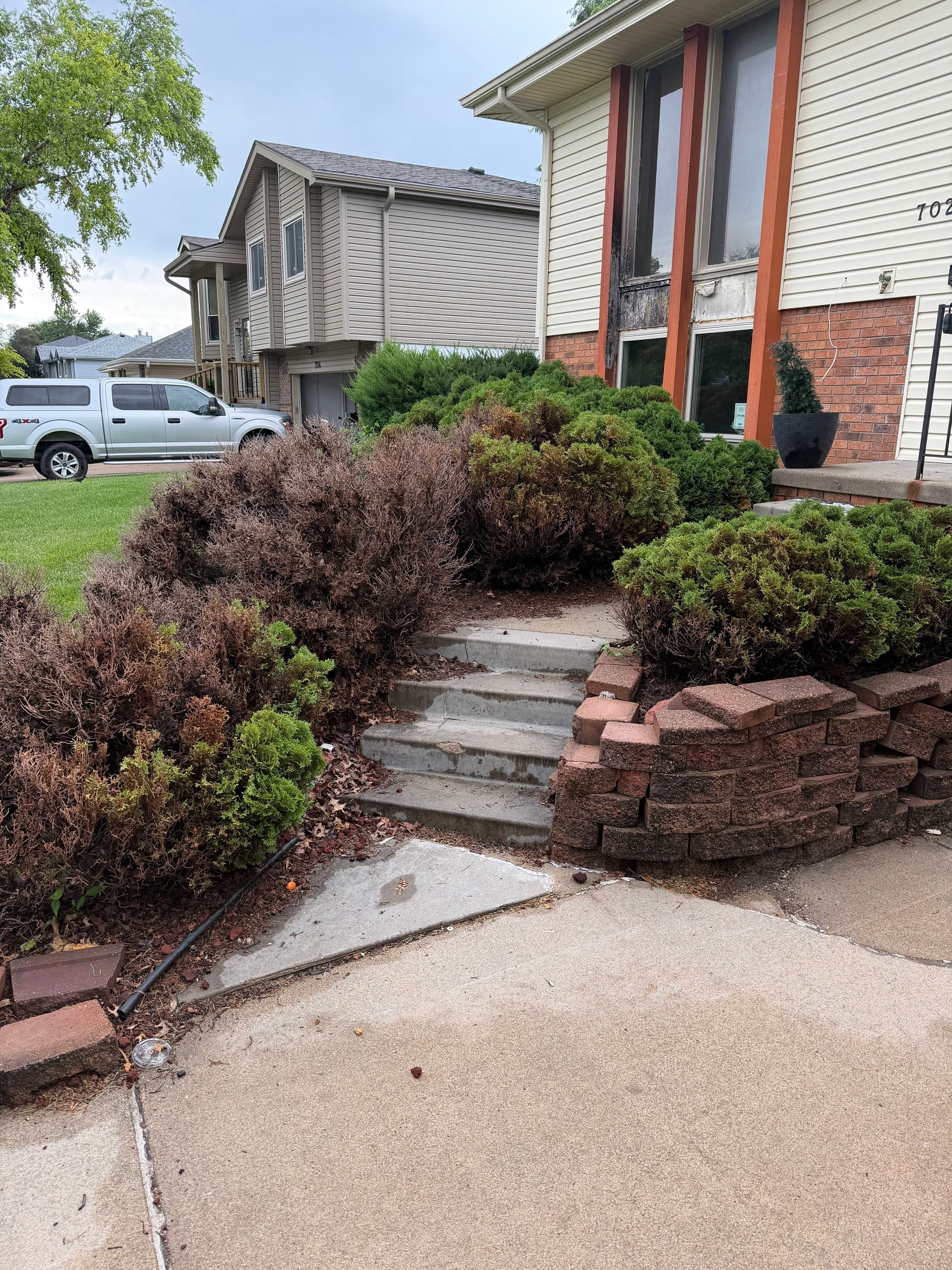 Gallery photos for Rusted Front Entry Railing Replaced With Westbury Aluminum: Image #3