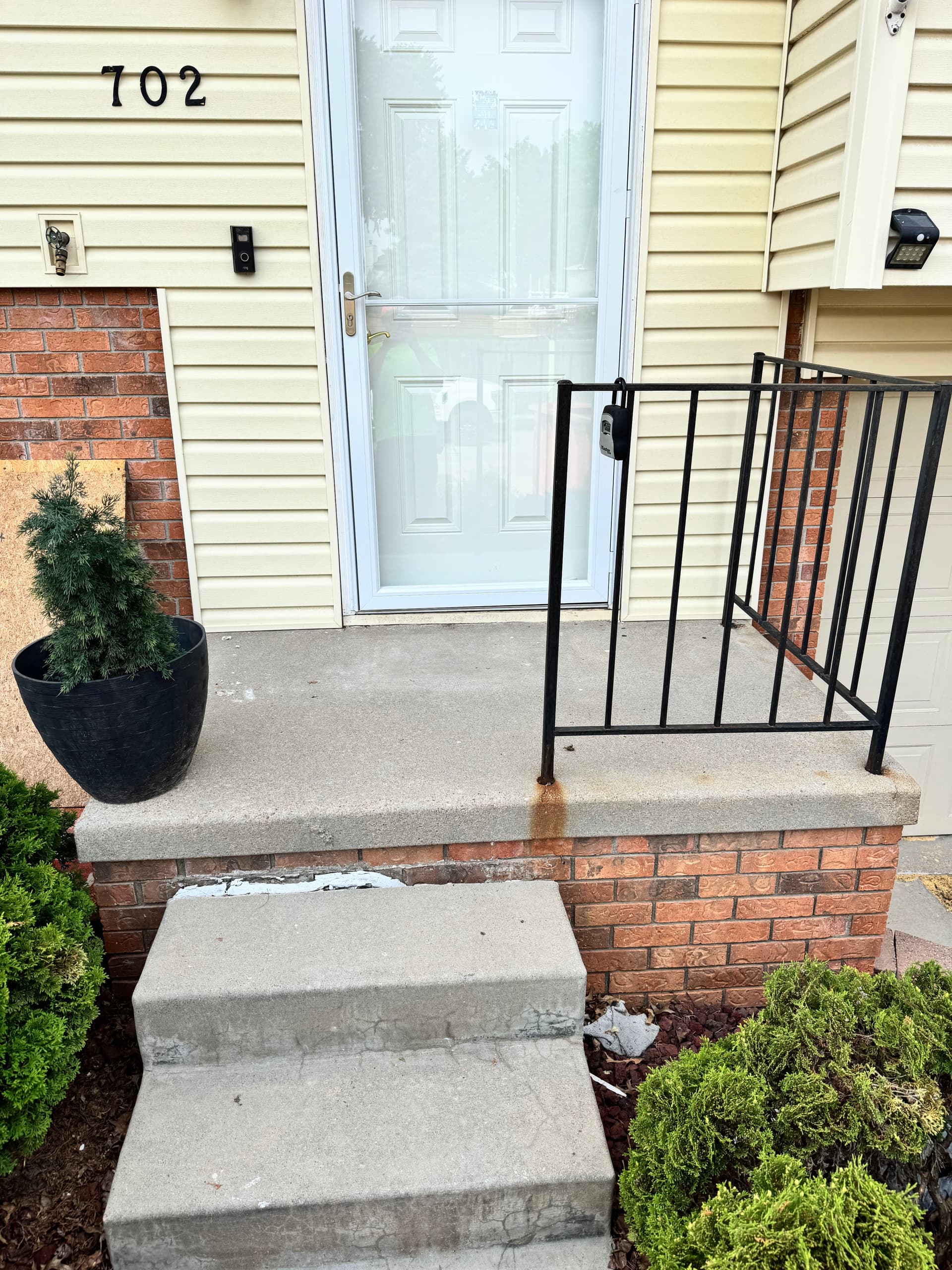Gallery photos for Rusted Front Entry Railing Replaced With Westbury Aluminum: Image #4